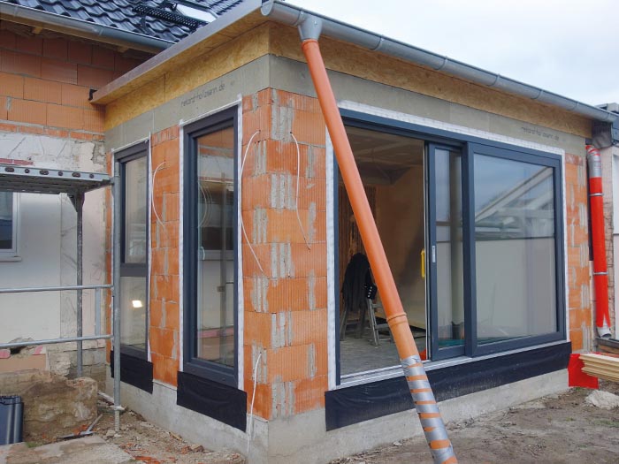 10.03.2020 Sanierung Reihenendhaus Reihenhaus Wolfsburg Umbau Erweiterung Rechts Vorbau 02