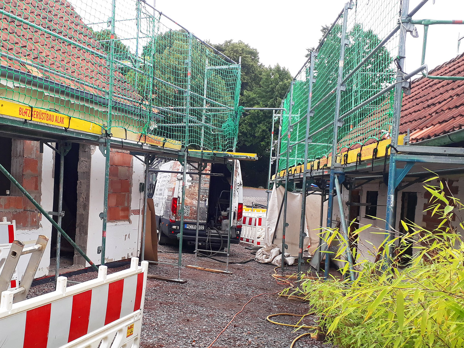Umbau- und Sanierungsarbeiten an Nebengebäuden in Wolfsburg / Hattorf 